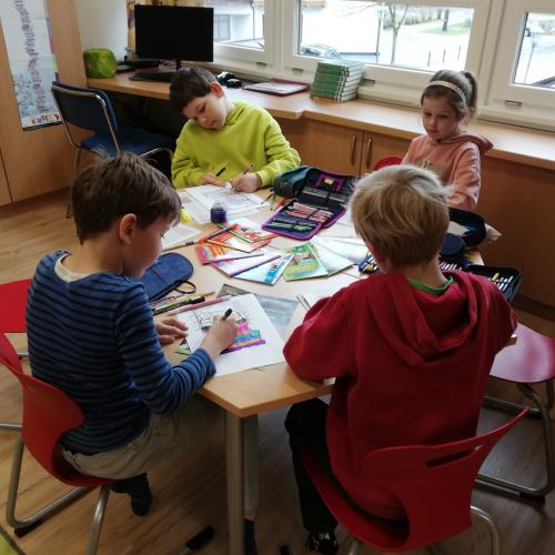Kinder beim Malen