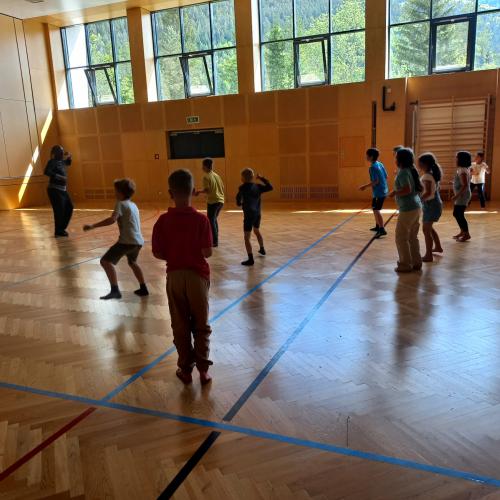 Kinder beim Tanzen