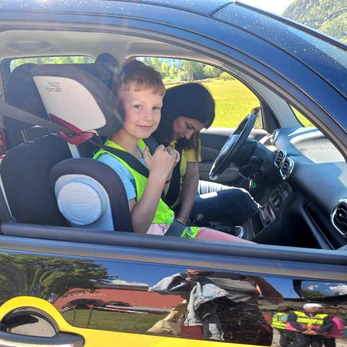 Kind im Auto
