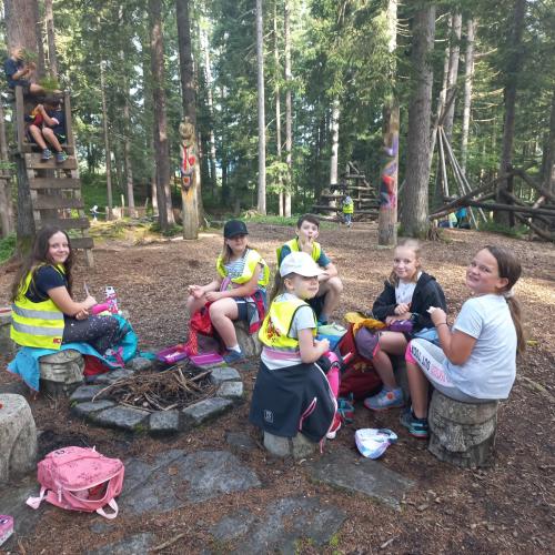 Kinder am Indianerspielplatz