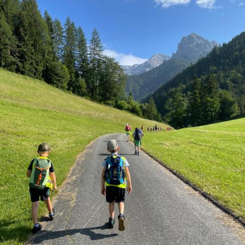 wandernde Kinder