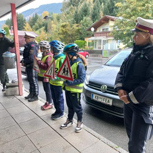 Kinder bei der Radfahrübung