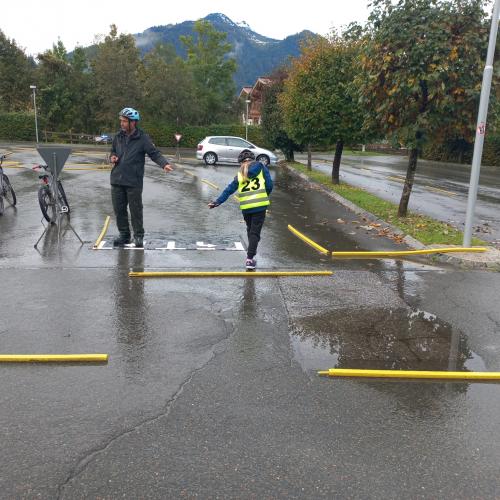 Kinder bei der Radfahrübung