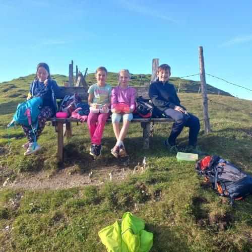 Kinder beim Wandertag
