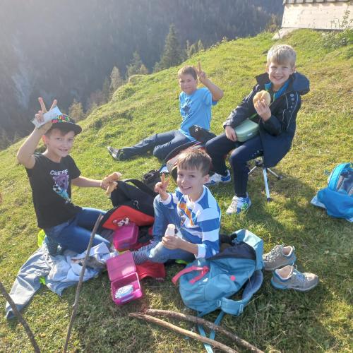 Kinder beim Wandertag
