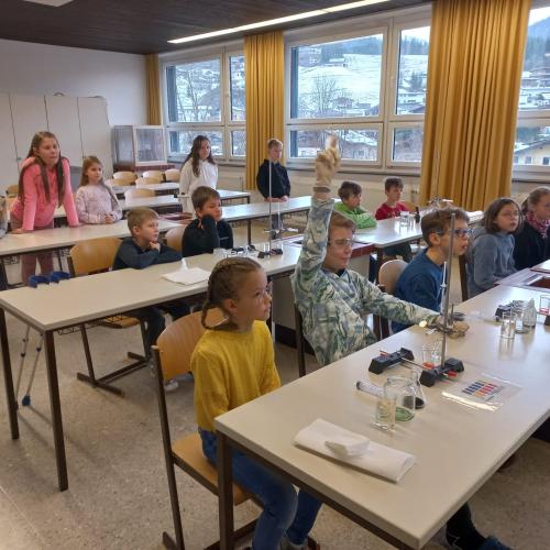 Kinder beim Tag der offenen Tür MS