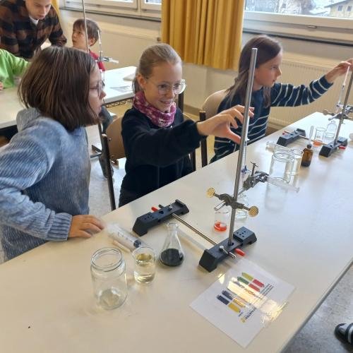 Kinder beim Tag der offenen Tür MS