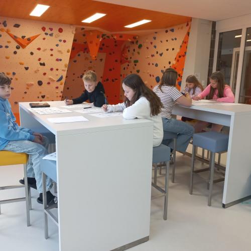 Kinder beim Tag der offenen Tür MS