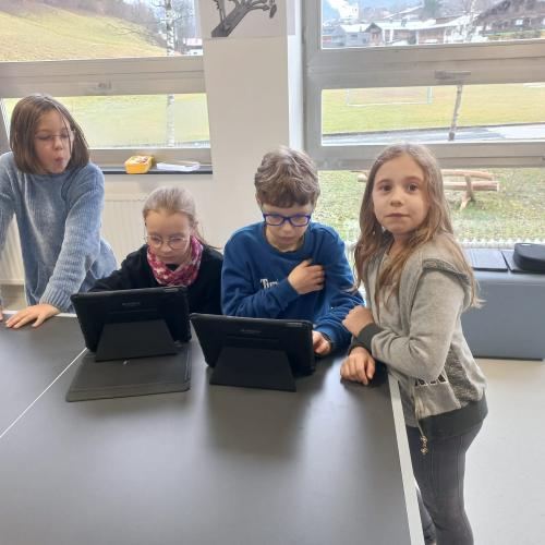 Kinder beim Tag der offenen Tür MS