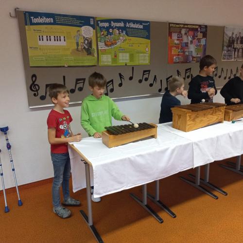 Kinder beim Tag der offenen Tür MS