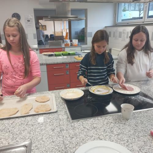Kinder beim Tag der offenen Tür MS