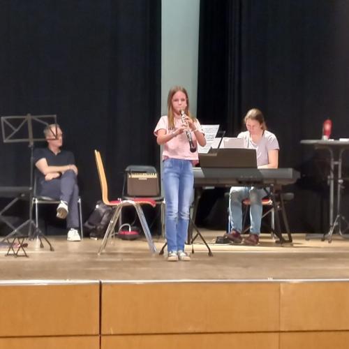 Kind mit Oboe