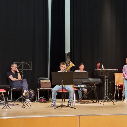 Kind mit Tenorhorn