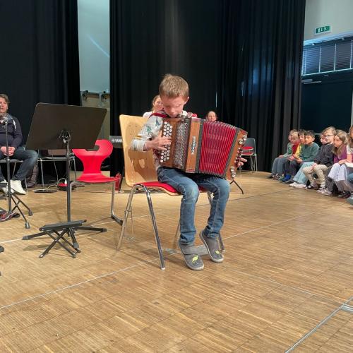 Kind mit Zugin