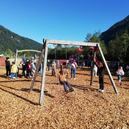 Kinder am Spielplatz