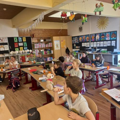 Kinder beim Zähneputzen