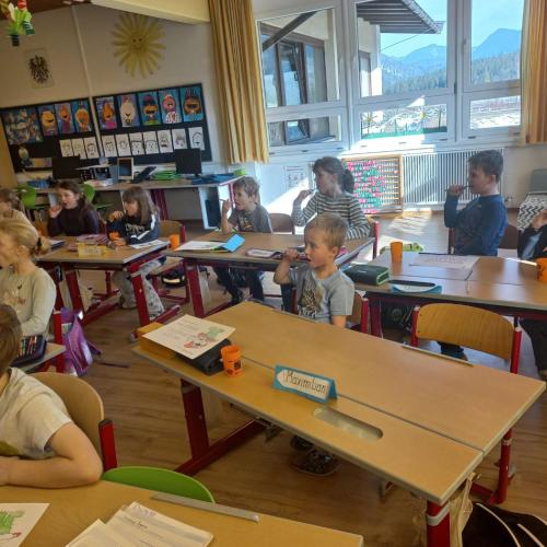 Kinder beim Zähneputzen