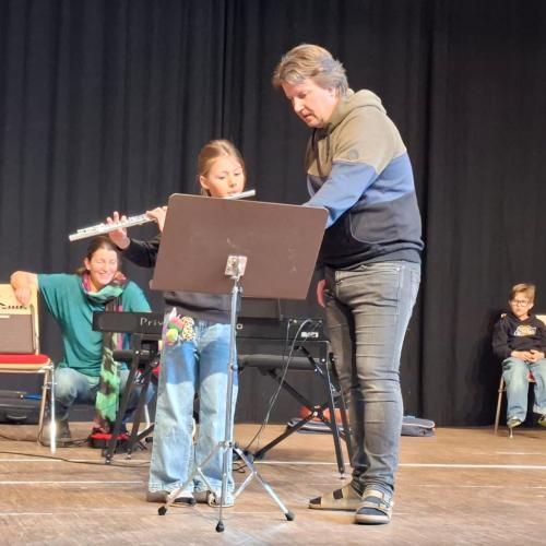 Kinder beim Musizieren