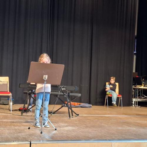 Kinder beim Musizieren