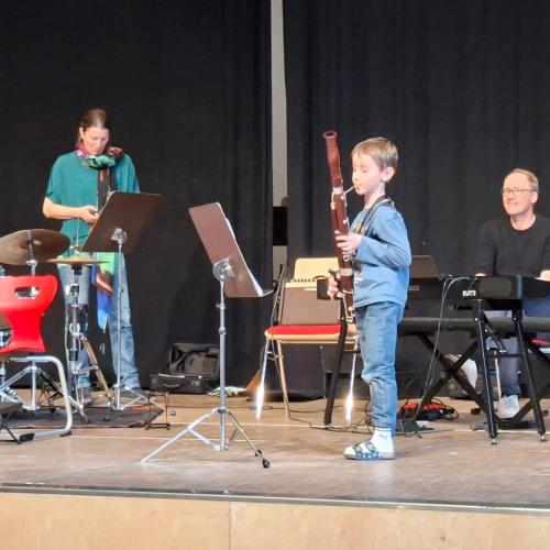 Kinder beim Musizieren