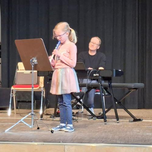 Kinder beim Musizieren