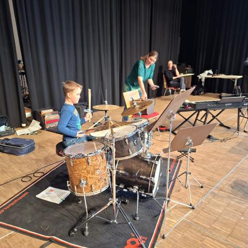 Kinder beim Musizieren