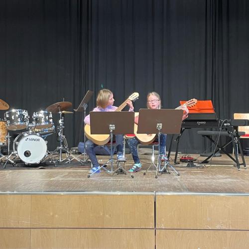 Kinder beim Musizieren