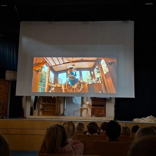 Schulfilm im Turnsaal