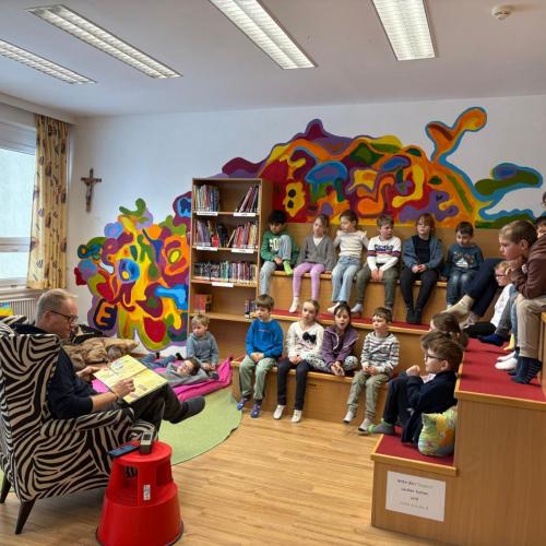 Kapellmeister beim Vorlesen