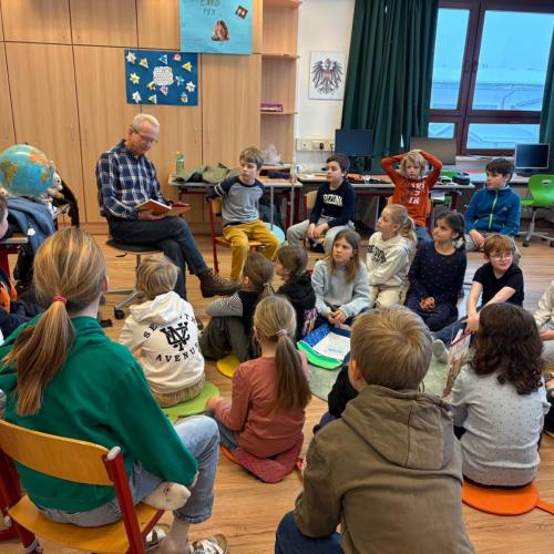 Herr Kendler beim Vorlesen