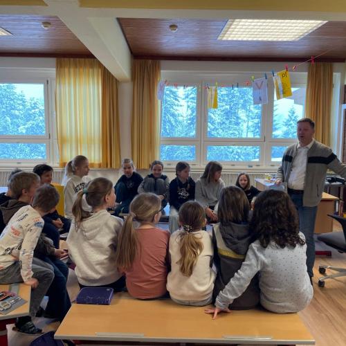 Bürgermeister beim Vorlesen