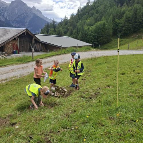 Kinder beim Wandern
