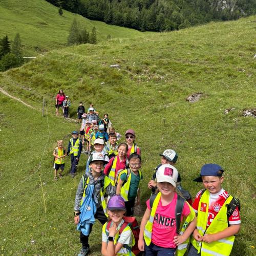 Kinder beim Wandern
