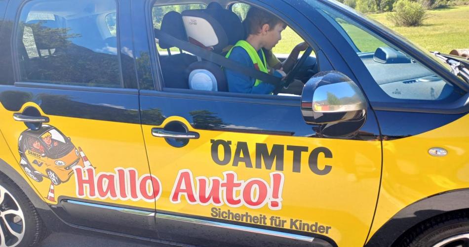 Kind im Auto