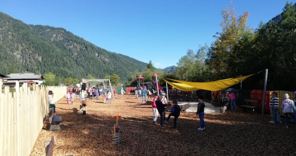 Kinder auf dem Spielplatz