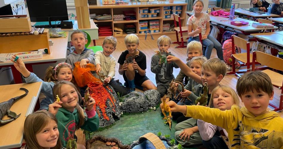 Dinolandschaft mit Kindern